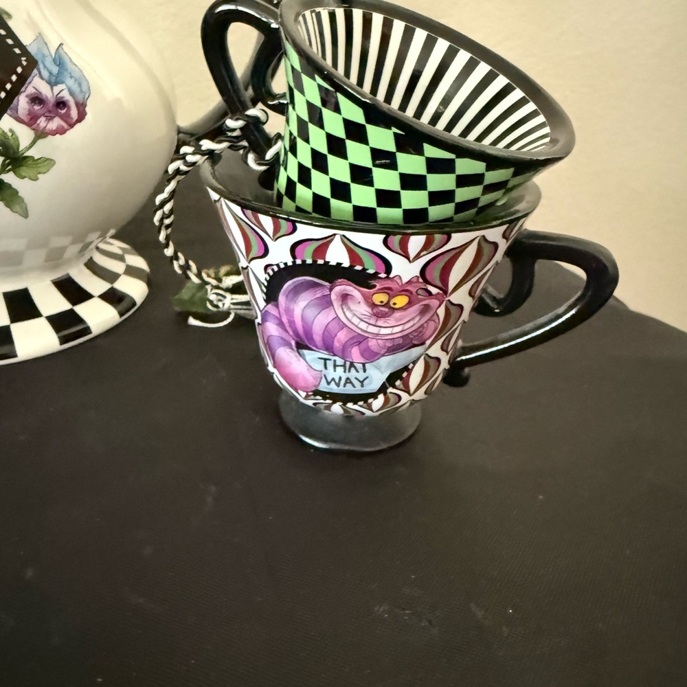 Disney Parks Alice in Wonderland Teapot and Cups Set. Mad Hatter Tea Party . - Picture 5 of 14